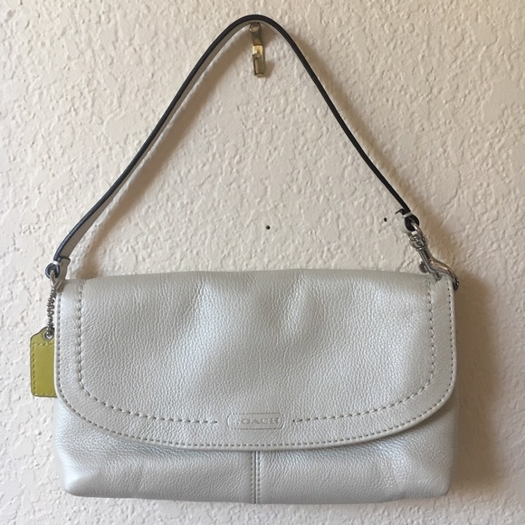 Coach Ivory Wristlet - Picture 1 of 7